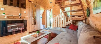 Preciosa casa en Lovinac con Wi-Fi