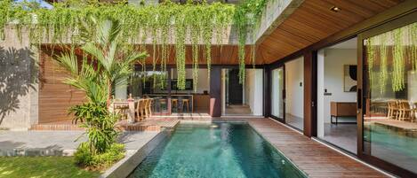 حمّام سباحة خارجي