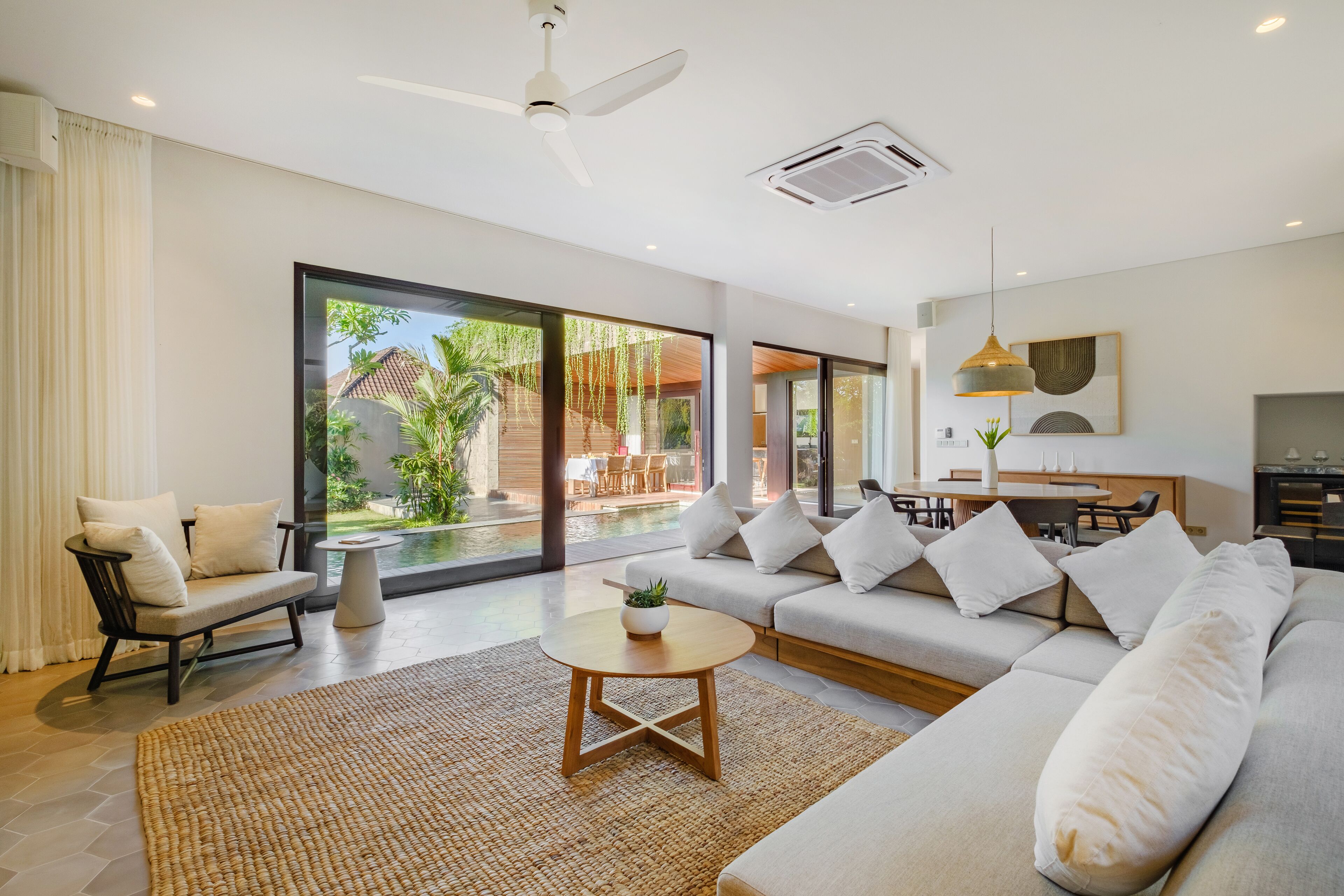 55-inch Smart TV with digital channels, fireplace, Netflix