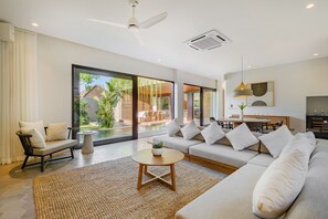 Smart TV de 55 pulgadas con canales digitales, chimenea y Netflix