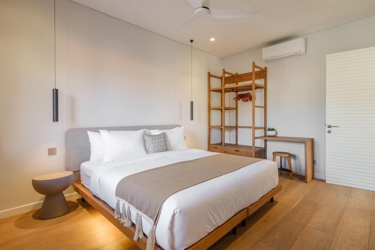 3 bedrooms, minibar, desk, laptop workspace