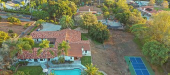 Let the Games Begin! Vista Casita with Paddle & Pool Thrills!