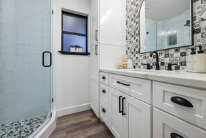 Shower, hair dryer, towels