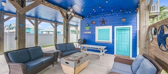 Papakeeko's Happy Ours, Pool, Pet Friendly, Golf Cart Included! Walk to Beach