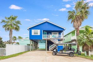 Exterior - Papakeeko's Happy Ours, Pool, Pet Friendly, Golf Cart Included! Walk to Beach (Port Aransas)