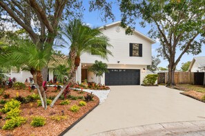 Exterior - Spacious Tampa Retreat! Heated Salt Pool, 6BR, 3Ba (Tampa)