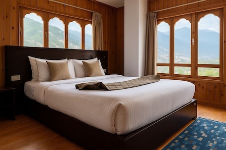 Deluxe Double Room | Hypo-allergenic bedding, down comforters, Tempur-Pedic beds