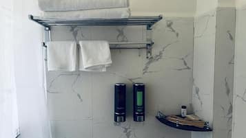 Doccia, soffione a pioggia, set di cortesia gratuito, asciugacapelli