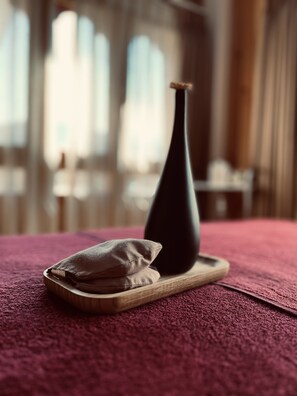 雙人療程室、三溫暖烤箱、浴缸、蒸氣室、美體療程、水療