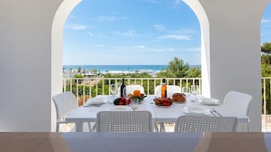 Outdoor dining - La Primula Apartment 2 with Sea-View, Salve, Italy (Salve)