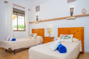3 bedrooms, iron/ironing board, free WiFi, bed sheets