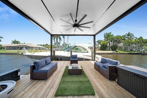 Property grounds - Casa marina is located in Cape Coral with 4 full bedrooms and 3 bath and pool (Cape Coral)