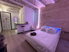 1 chambre, fer et planche à repasser, Wi-Fi, draps fournis