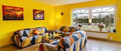 テレビ、DVD プレーヤー、ステレオ