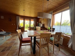 Dining - Apartment 'Ferienhaus Sonnenschein' with Private Terrace, Private Garden and Wi-Fi (Hasselfelde)