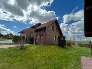 Exterior - Apartment 'Ferienhaus Sonnenschein' with Private Terrace, Private Garden and Wi-Fi (Hasselfelde)