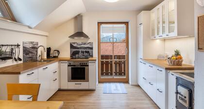 Ferienwohnung "Mair - Sonnaufgang" mit Bergblick, Gemeinschaftsterrasse und WLAN