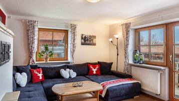 Télévision, cheminée, table de tennis de table