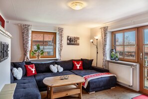 Fernseher, Kamin, Tischtennisplatte