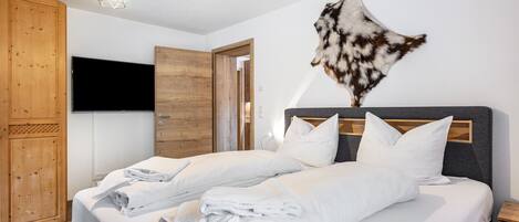 3 bedrooms, free WiFi, bed sheets