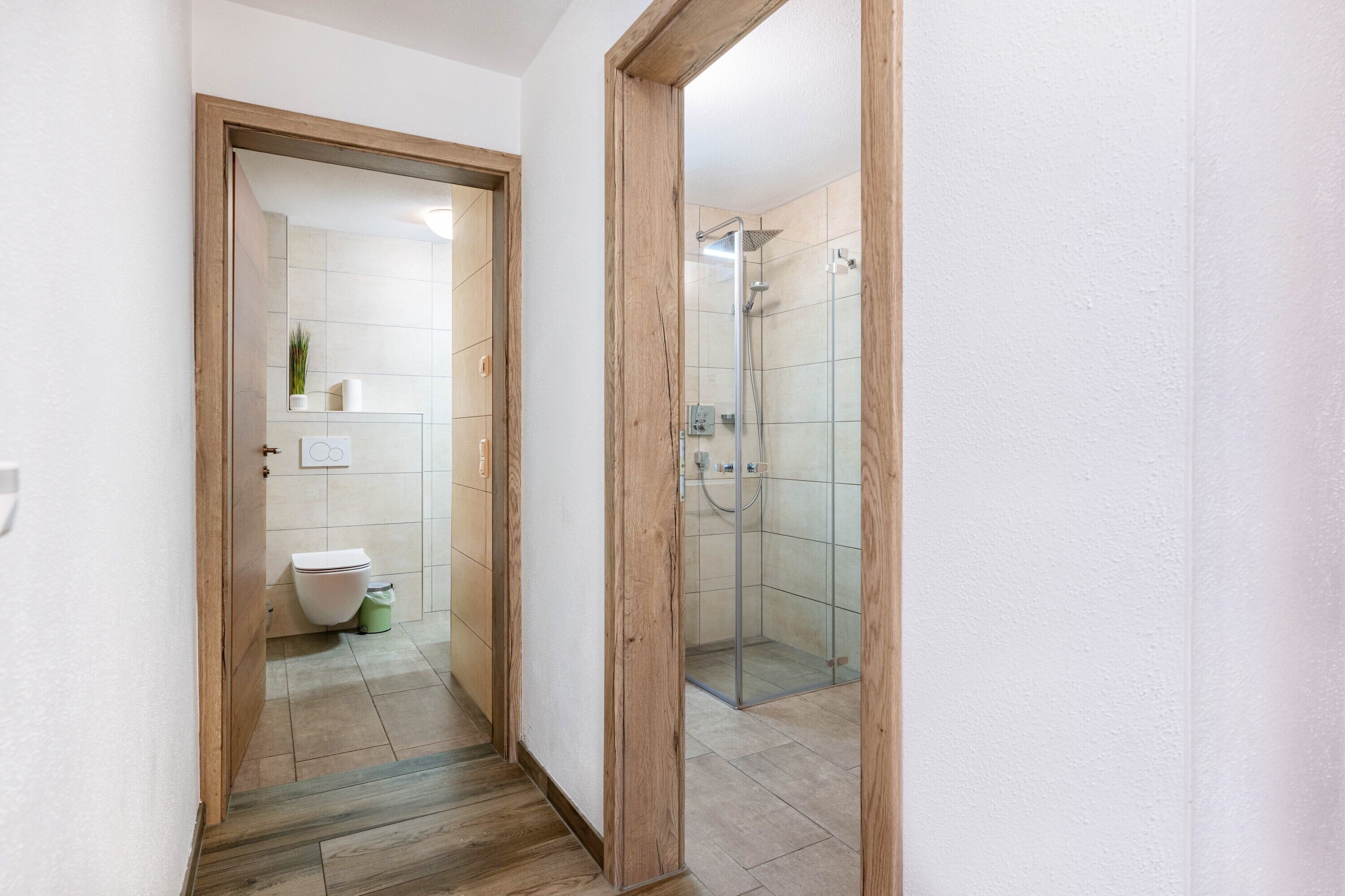 Een douche, handdoeken