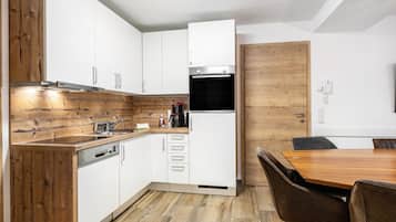 Refrigerador, horno, parrilla de estufa y lavavajillas