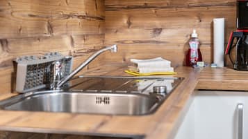 Refrigerador, horno, parrilla de estufa y lavavajillas