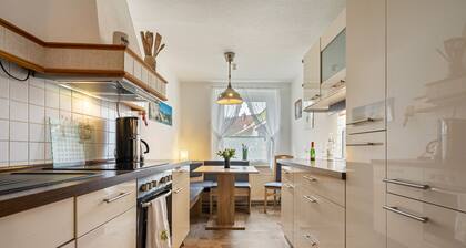 Ferienwohnung 'Zum Specht' mit Bergblick, privater Terrasse und WLAN
