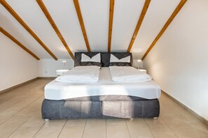 2 bedrooms, free WiFi, bed sheets - Apartment 'Gertrud' with Lake View, Balcony and Wi-Fi (Öhningen)