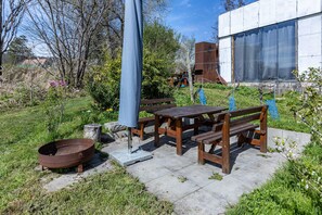 Outdoor dining - Apartment 'Gertrud' with Lake View, Balcony and Wi-Fi (Öhningen)