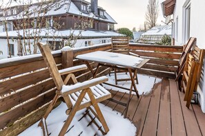 Outdoor dining - Apartment 'Gertrud' with Lake View, Balcony and Wi-Fi (Öhningen)