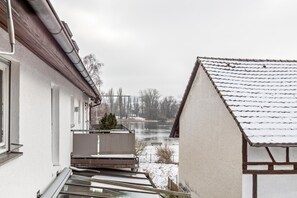 Property grounds - Apartment 'Maria' with Lake View, Balcony and Wi-Fi (Öhningen)