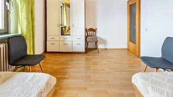 2 室のベッドルーム、WiFi (無料)、ベッドシーツ