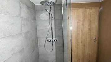 Shower, free toiletries, hair dryer, towels