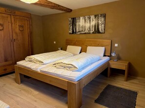 1 bedroom, free WiFi, bed sheets - Apartment 'Schöneberger Bauernhof - Hühnerhaus' with Shared Garden and Wi-Fi (Hofgeismar OT Schöneberg)