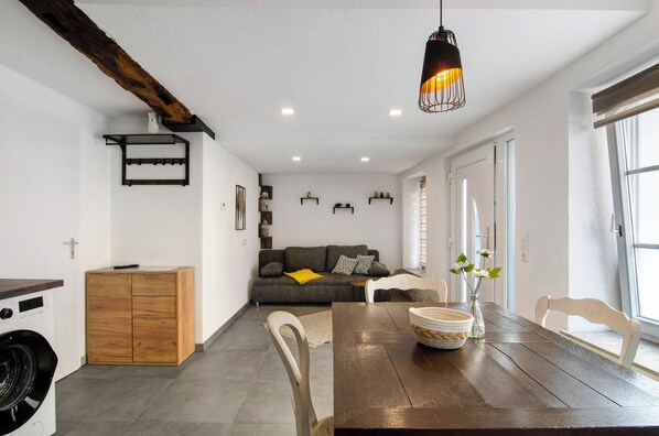 TV - Studio Holiday Apartment "Lilly" with Wi-Fi (Messkirch)