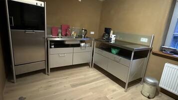 Kühlschrank, Ofen, Herdplatte, Geschirrspüler