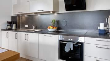 冰箱、微波炉、烤箱、炉灶