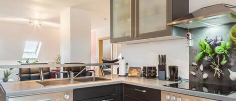 Fridge, microwave, oven, stovetop