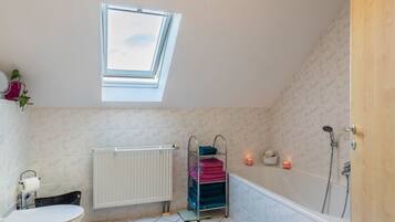 Ducha, artículos de tocador gratuitos, secador de pelo, toallas