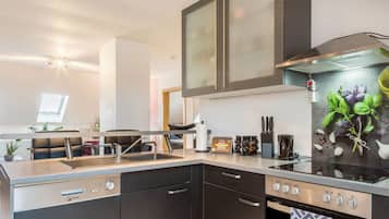 Fridge, microwave, oven, stovetop