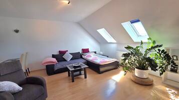 Fernseher, Videospielkonsole, DVD-Player