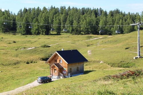 Holiday Home 'Kleine Winklerhütte' with Mountain View and Private Garden
