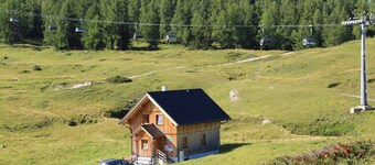 Holiday Home 'Kleine Winklerhütte' with Mountain View and Private Garden