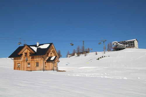Holiday Home 'Kleine Winklerhütte' with Mountain View and Private Garden