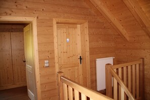 Interior - Holiday Home 'Kleine Winklerhütte' with Mountain View and Private Garden (Tauplitz)