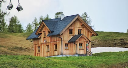 Ferienhaus 'Kleine Winklerhütte' mit Bergblick und privatem Garten