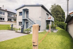 Exterior - Apartment 'Ferienwohnung Alpenblick 75qm' with Shared Garden, Balcony and Wi-Fi (Owingen)