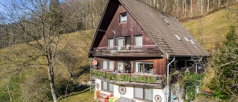 المنشأة من الخارج