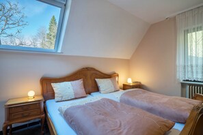 3 bedrooms, iron/ironing board, free WiFi, bed sheets - Apartment 'Frechehof' with Mountain View, Shared Garden and Wi-Fi (Bad Peterstal-Griesbach)